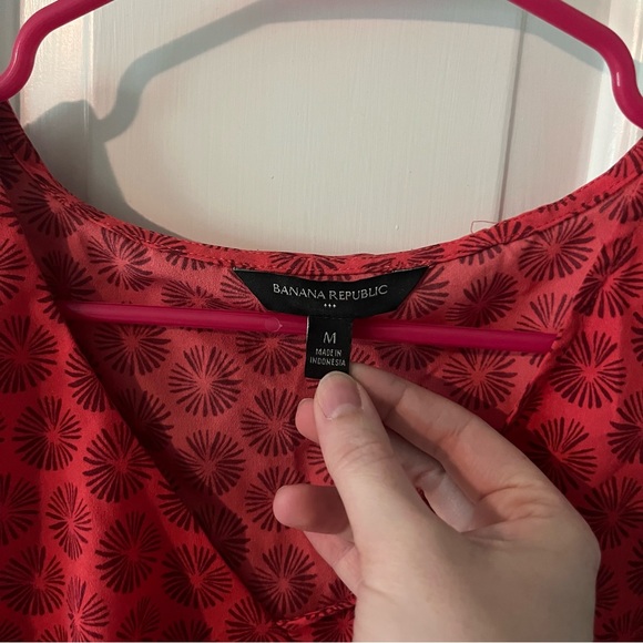 Banana Republic red one shoulder blouse, M - Picture 3 of 7